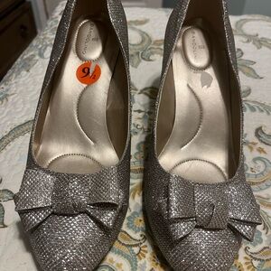 Silvery Bandolino Wedge Style Shoes - Size 9.5